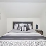 Clifton Hill Luxury Home
