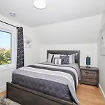 Clifton Hill Luxury Home