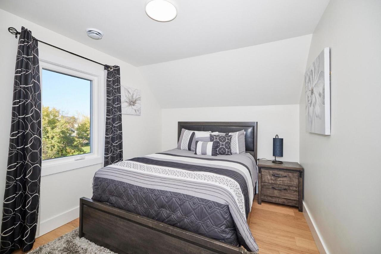 Clifton Hill Luxury * Niagara Falls