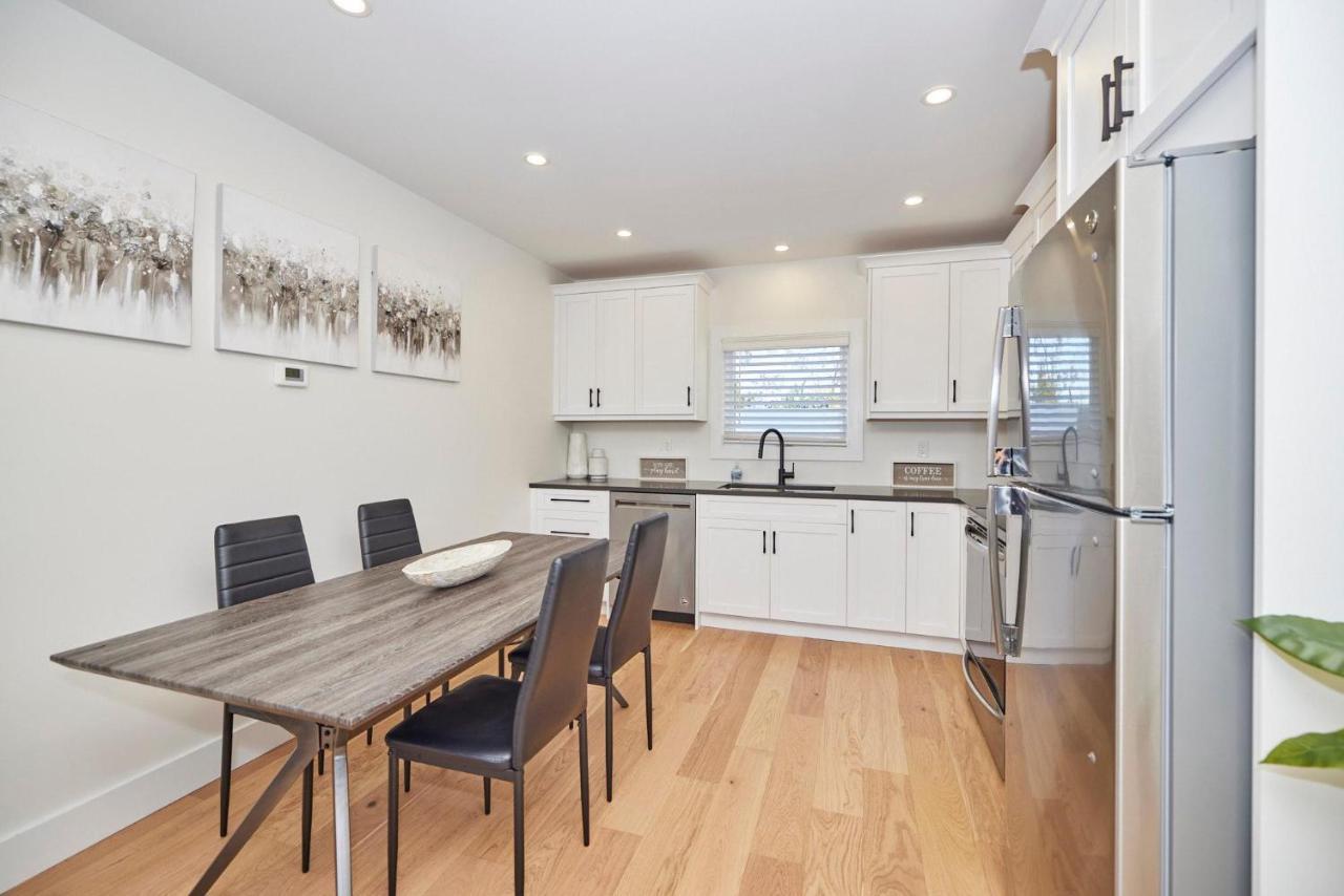 Clifton Hill Luxury Holiday home Niagara Falls