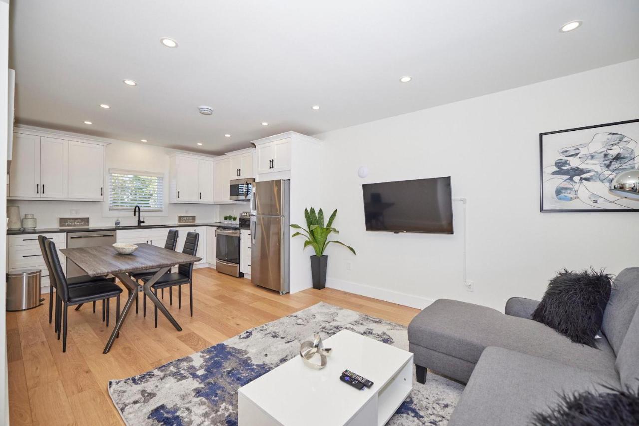 Clifton Hill Luxury Holiday home Niagara Falls